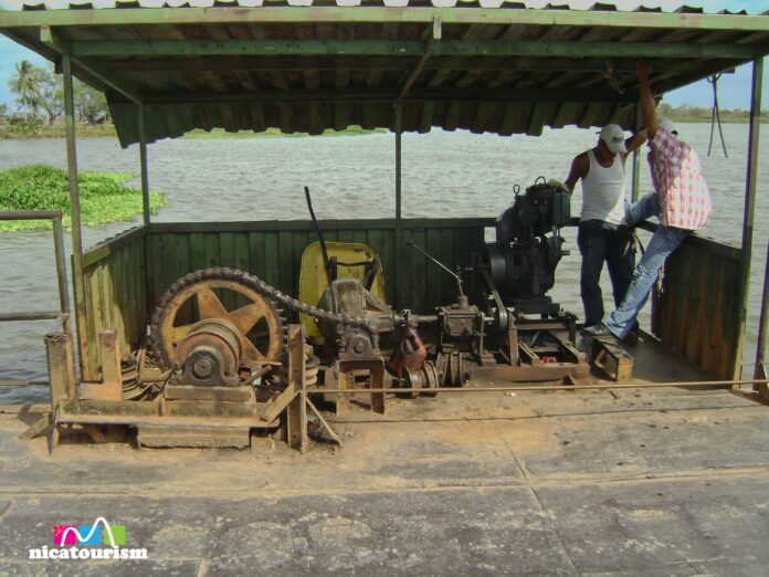 Malacatoya, Granada - old motor used for barge bridge