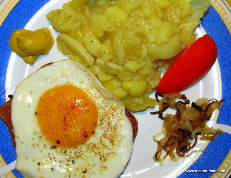 Charly’s Bar and Restaurante