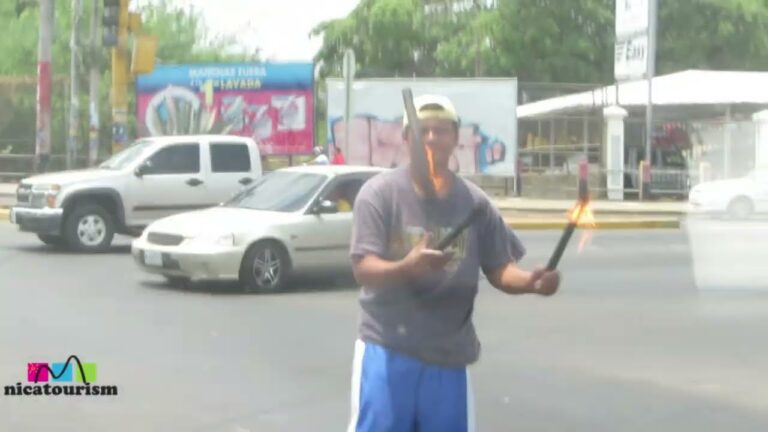 1 Traffic light – much great entertainment in Managua