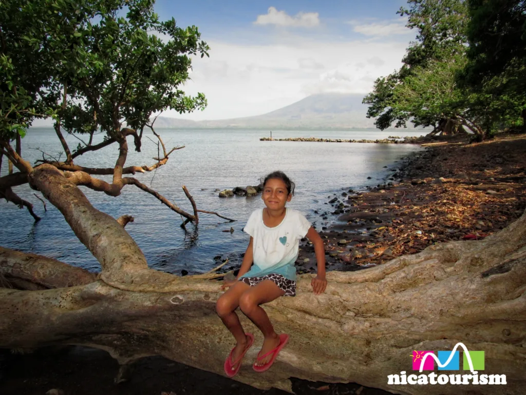 Una niña local de Mérida, Ometepe, Nicaragua